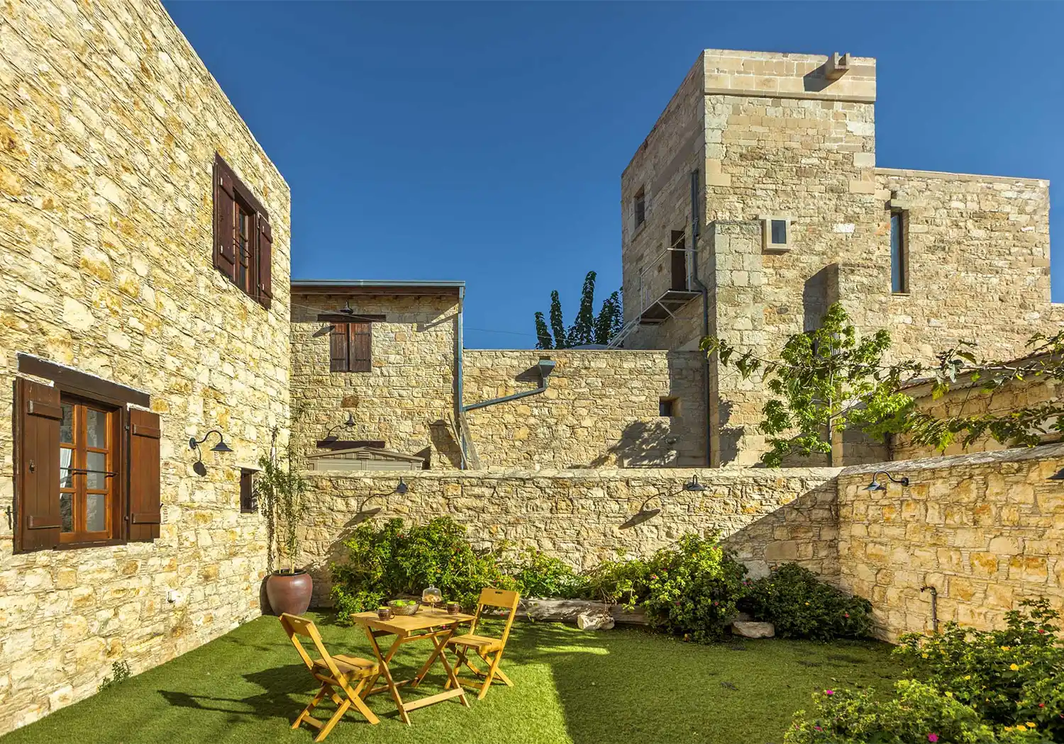 oinoessa-lofou-cyprus-guesthouse-eros-house-06