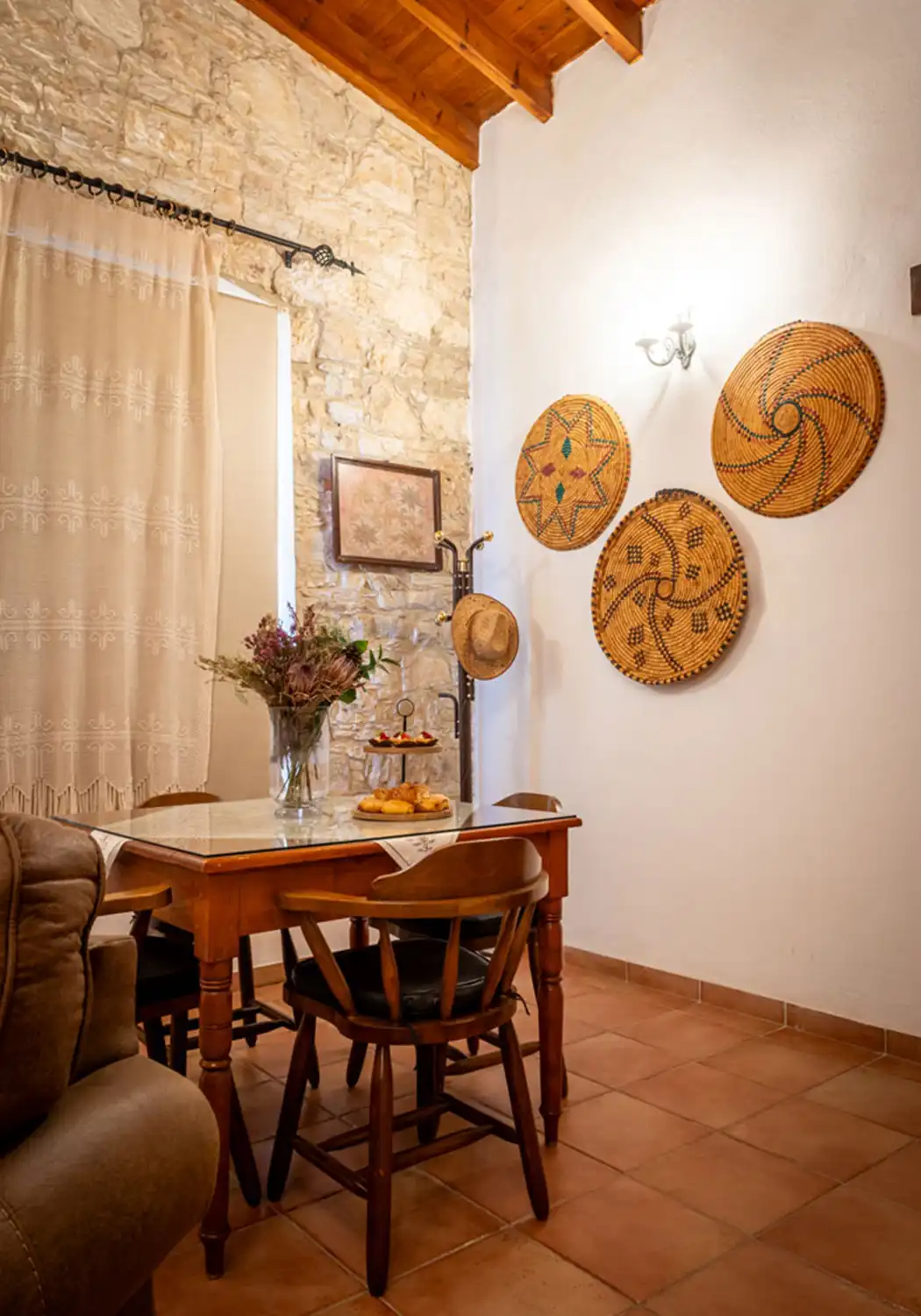 oinoessa-lofou-cyprus-guesthouse-velvet-panorama-house-10